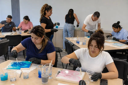 Curso grupal con alumnos resina epóxica