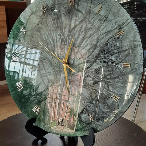Reloj con resina epóxica verde