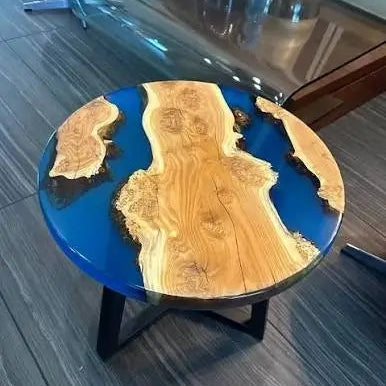 Rodaja con río epóxico con extensiones azules