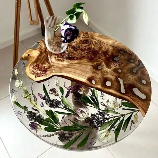Rodaja con resina epóxica con naturaleza